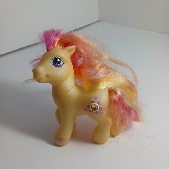 My Little Pony Gem Blossom Jewel Yellow Pink Figure & Sweetsong MLP - Picture 8 of 8